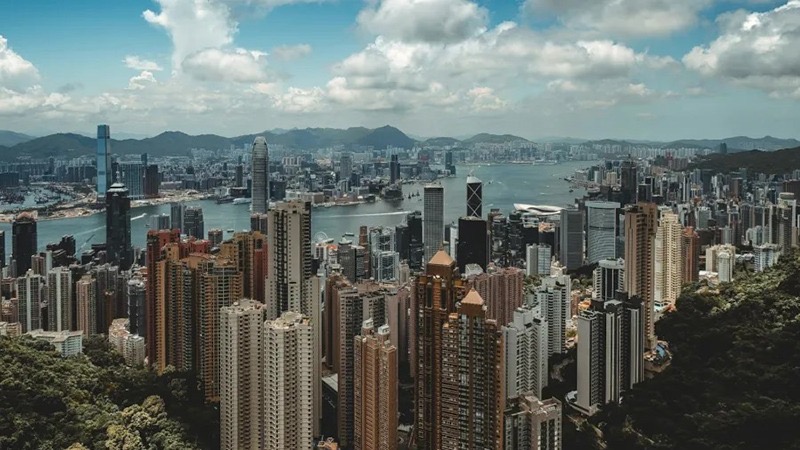 Hong Kong Regulator Suspends Six Over Premium Payments